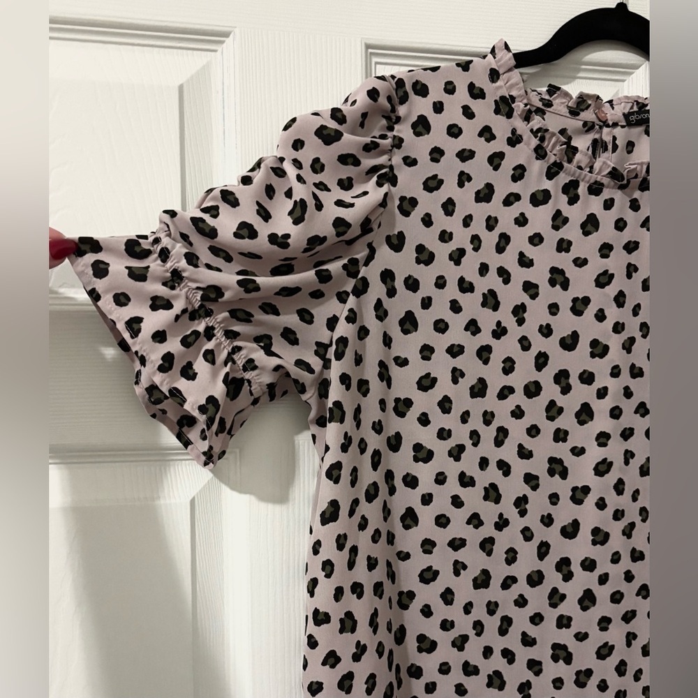 Gibson Blush and Black Patterned Blouse - Picture 4 of 5
